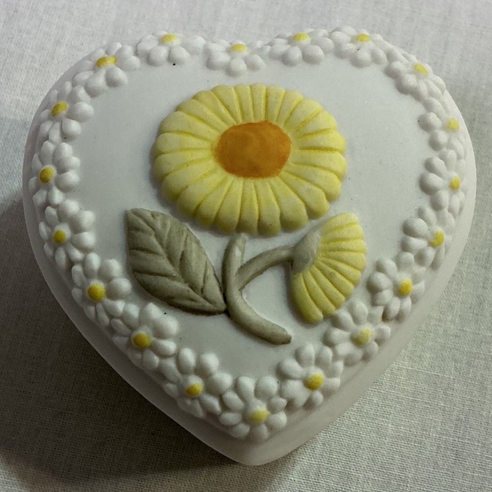 Lefton China Heart Trinket Box Daisy Floral 84 Porcelain Jewelry Box Cottagecore